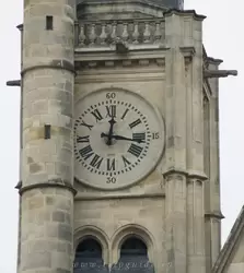 Часы на церкви Сен-Этьен-дю-Мон