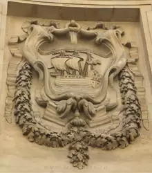 Фонтан Четырёх Сезонов — герб Парижа с изображением корабля