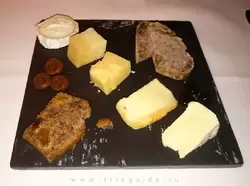 Сырная тарелка — ресторан  «Пять мух» в Амстердаме