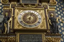 Часы на дворце Консьержери в Париже