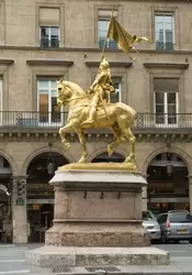 Достопримечательности Парижа: памятник Жанне д’Арк