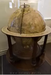 «Новый и более правильный глобус Земли» поступил в Колледж Всех Душ в 1753 году, но обновлялся после открытий, например, капитана Кука в 1770-х годах / Музей истории и науки в Оксфорде