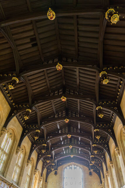 Главный зал колледжа Крайст Чёрч — деревянная крыша является характерной для английской готической архитектуры
