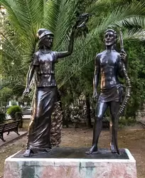 Скульптура «Афина вручает венок победителю» в Сочи