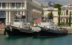 Буксиры «Руслан» и «Никифор Поярко» в порту Сочи