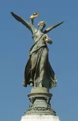 Памятник Столетия в виде богини победы Ники