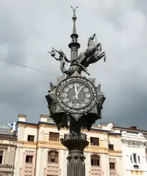 Часы на улице Баумана в Казани — место встречи влюблённых