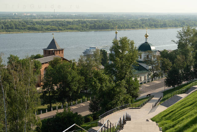 Достопримечательности Нижнего Новгорода: вид на Волгу из кремля