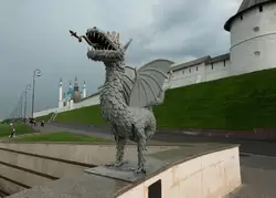 Дракон Зилант — скульптура у Казанского кремля