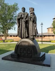 Памятник князю Дмитрию Донскому и его жене Евфросинии