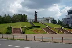 Памятник М. Вахитову в Казани