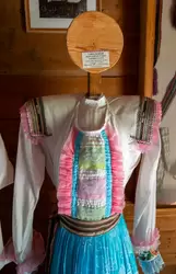 Современный женский костюм горных мари, Этнографический музей Козьмодемьянска