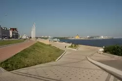 Спуск к туристическим теплоходам в Нижнем Новгороде