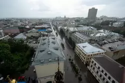 Улица Баумана в дождь