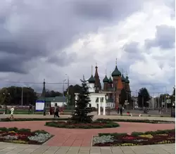 Вид на ансамбль церкви Николы Мокрого из парка 1000-летия Ярославля