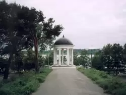 Беседка Островского в Костроме