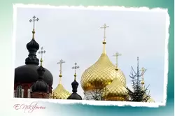 Золотые купола Богоявленского собора в Костроме