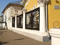 Решётка ограды в Костроме