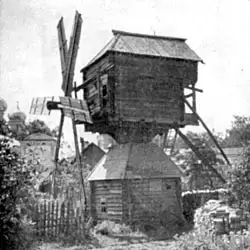 Мельница из села Малое Токарево Солигаличского района в музее деревянного зодчества