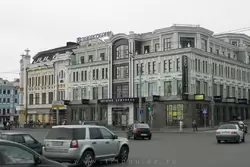 Торговый комплекс ГУМ — бывший магазин «Рыба-балык» в Казани