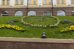Цветочные часы на улице Пушкина в Казани
