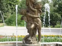 Фонтан с ангелочками в Ленинском саду