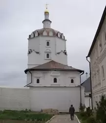 Надвратная церковь Вознесения — Богородице-Успенский монастырь