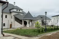 Настоятельский корпус — Богородице-Успенский монастырь