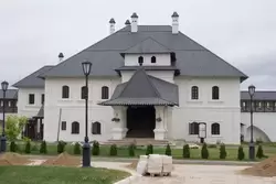 Настоятельский корпус — Богородице-Успенский монастырь