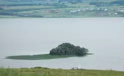 Островок и лавочка на Свияге