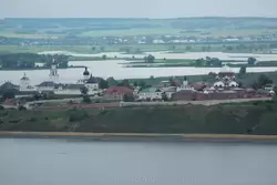 Вид с высокого берега у деревни Петропавловская Слобода