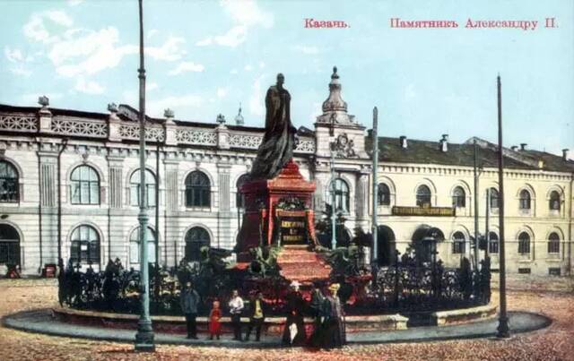 Казань, памятник Александру II на Спасской площади в Казани