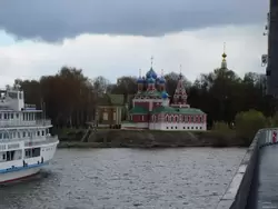 Вид на Угличский кремль с теплохода