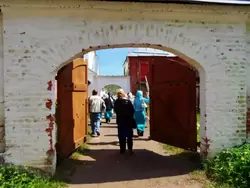 Входные ворота в монастырское каре