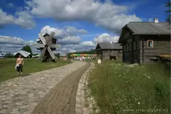 Старая деревня и мельница
