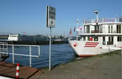 Речные круизные корабли в Амстердаме