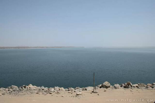 Вид на озеро Насер с Асуанской плотины
