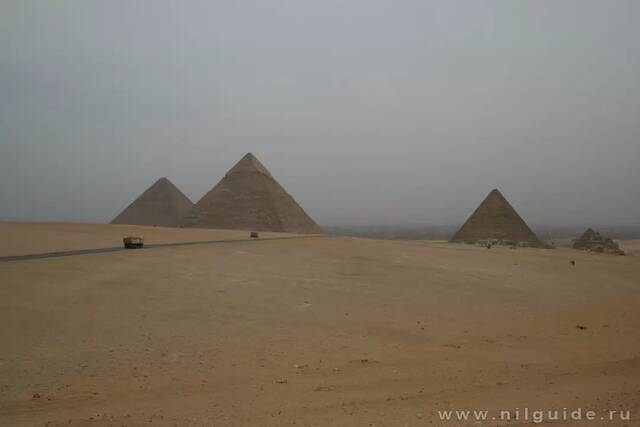 Вид на пирамиды со смотровой площадки