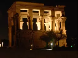 Храм Исиды ночью