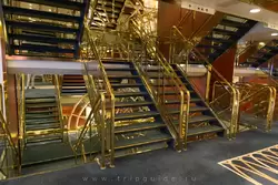 Таллинк Романтика — лестницы