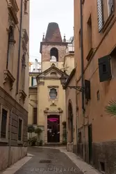 Церковь Святого Матфея (chiesa di San Matteo con Cortile), во время первой мировой войны использовалась как склад и прачечная, позже — как столярная мастерская, в настоящее время — пиццерия