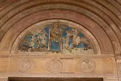 Кафедральный собор Вероны — люнет с изображением Мадонны с младенцем, слева — ангел возвещает пастухам рождество Христово, справа волхвы пришли поклоняться младенцу