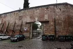 Древняя стена в Вероне