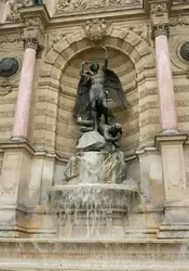Достопримечательности Парижа: фонтан Сен-Мишель
