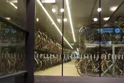 Велосипедная парковка на железнодорожном вокзале Делфта