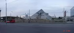 Предвечерний вид на кремль через «Пирамиду» от ЦУМа