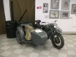 Немецкий мотоцикл с коляской в Музее в подвале универмага